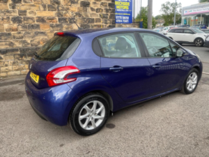 2013 Peugeot 208 1.4 Hdi Active Euro 5 5dr in Blue — image 4