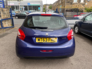 2013 Peugeot 208 1.4 Hdi Active Euro 5 5dr in Blue — image 5