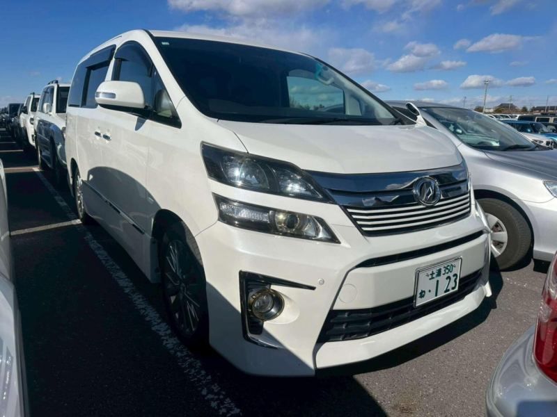 2014 Toyota Vellfire 2.4 Golden Eyes 2 5dr 7 Seats in White — image 1