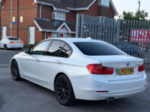 2013 BMW 3 Series 3.0 330d Modern Auto Euro 5 (s/s) 4dr in White — image 3