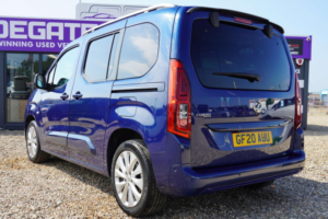 2020 Vauxhall Combo Life 1.2 Turbo Elite Auto Euro 6 (s/s) 5dr in Blue — image 2