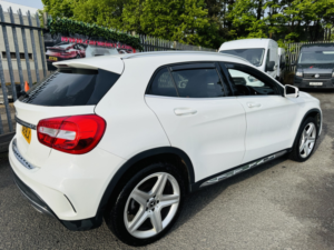 2018 Mercedes-Benz Gla 2.1 Gla200d Amg Line in White — image 4
