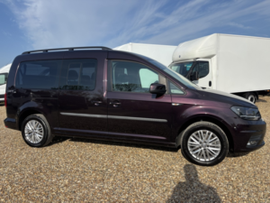 2020 Volkswagen Caddy Maxi Life Auto 7 SEAT Wav Automatic Wheelchair Accessible Vehicle 2.0 Tdi in Purple — image 2