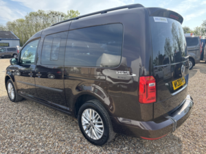 2020 Volkswagen Caddy Maxi Life Auto 7 SEAT Wav Automatic Wheelchair Accessible Vehicle 2.0 Tdi in Purple — image 5