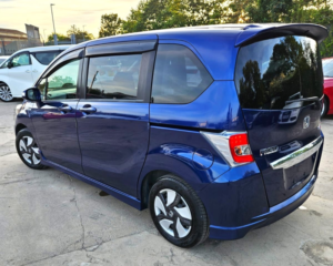 2015 Honda Freed 1.5l Hybrid-Automatic-6 Seats Family Car-Ulez/caz Pass-Free 18months Warranty & 12months Aa Breakdown in Blue — image 4