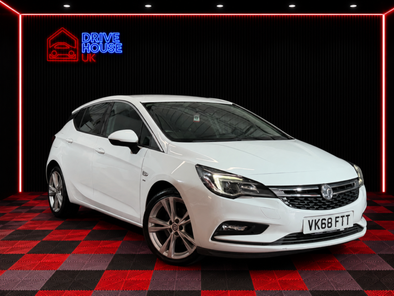 2018 Vauxhall Astra 1.6 Cdti Blueinjection Sri Nav in White — image 1