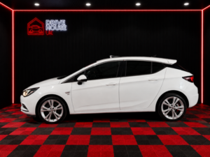 2018 Vauxhall Astra 1.6 Cdti Blueinjection Sri Nav in White — image 2