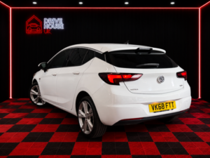 2018 Vauxhall Astra 1.6 Cdti Blueinjection Sri Nav in White — image 3