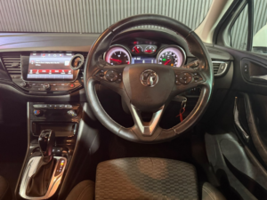 2018 Vauxhall Astra 1.6 Cdti Blueinjection Sri Nav in White — image 5