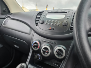 2012 Hyundai I10 1.2 Classic Hatchback 5dr Petrol Manual Euro 5 (85 Bhp) in Black — image 3