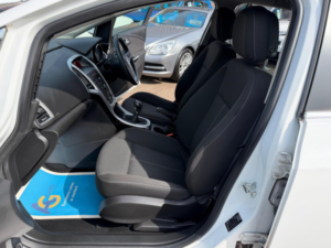 2014 Vauxhall Astra 1.6 16v Sri Euro 5 5dr in White — image 4