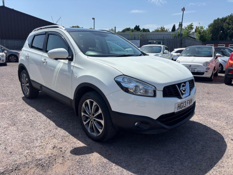 2013 Nissan Qashqai 1.6 Dci Tekna 2WD Euro 5 5dr (avm) in White — image 1