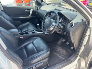 2013 Nissan Qashqai 1.6 Dci Tekna 2WD Euro 5 5dr (avm) in White — image 3