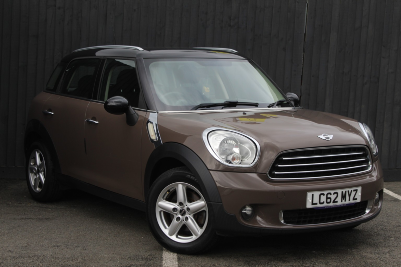 2012 MINI Countryman 1.6 Cooper Countryman in Brown — image 1