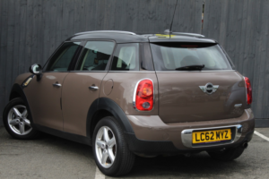 2012 MINI Countryman 1.6 Cooper Countryman in Brown — image 2