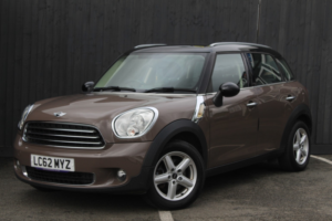 2012 MINI Countryman 1.6 Cooper Countryman in Brown — image 4