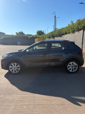 2019 Kia Stonic 1.4 2 SUV 5dr Petrol Manual Euro 6 (s/s) (98 Bhp) in Grey — image 2