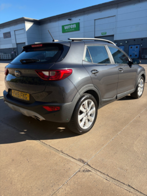2019 Kia Stonic 1.4 2 SUV 5dr Petrol Manual Euro 6 (s/s) (98 Bhp) in Grey — image 5