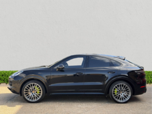 2023 Porsche Cayenne 3.0 V6 E-Hybrid 17.9kwh Platinum Edition Coupe 5dr Petrol Plug-In Hybrid Tiptronics 4WD Euro 6 (s/s) (3.6kw Charger) (462 Ps) in Black — image 4
