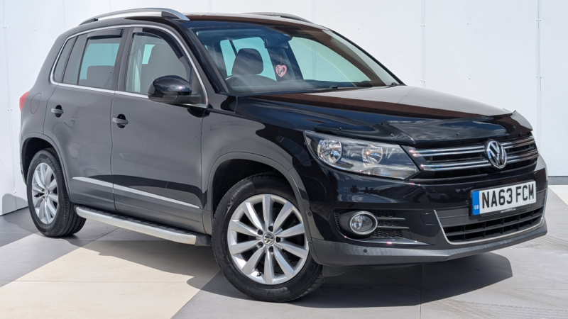 2013 Volkswagen Tiguan 2.0 Tdi Bluemotion Tech Match 4WD Euro 5 (s/s) 5dr in Black — image 1