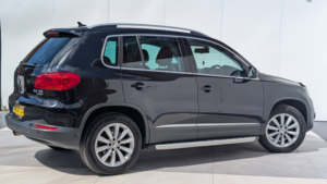 2013 Volkswagen Tiguan 2.0 Tdi Bluemotion Tech Match 4WD Euro 5 (s/s) 5dr in Black — image 4