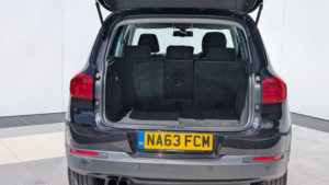 2013 Volkswagen Tiguan 2.0 Tdi Bluemotion Tech Match 4WD Euro 5 (s/s) 5dr in Black — image 6