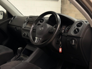 2013 Volkswagen Tiguan 2.0 Tsi Sport DSG 4WD Euro 5 5dr in Beige — image 2