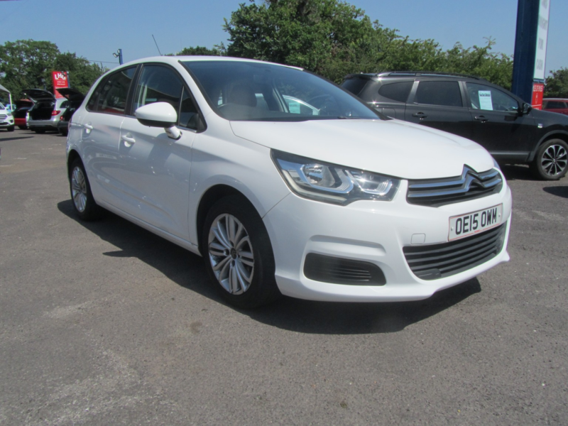 2015 Citroen C4 1.2 Puretech Feel in White — image 1