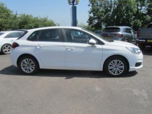 2015 Citroen C4 1.2 Puretech Feel in White — image 4