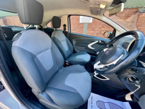 2010 Ford Ka 1.2 Zetec Euro 4 3dr in Silver — image 5