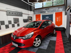 2014 Renault Clio 1.2 16v Dynamique Medianav Euro 5 5dr in Red — image 3
