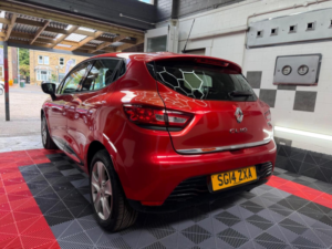 2014 Renault Clio 1.2 16v Dynamique Medianav Euro 5 5dr in Red — image 4