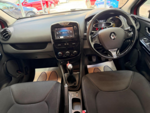 2014 Renault Clio 1.2 16v Dynamique Medianav Euro 5 5dr in Red — image 6