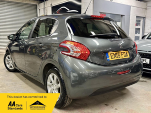 2015 Peugeot 208 1.2 Vti Puretech Style Euro 6 5dr in Grey — image 3
