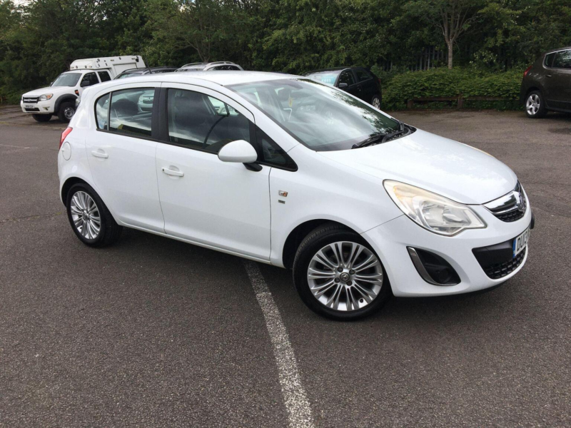 2013 Vauxhall Corsa 1.4 16v Se Euro 5 5dr in White — image 1