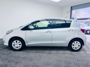 2016 Toyota Yaris 1.33 Dual Vvt-I Icon Multidrive S Euro 6 5dr in Silver — image 5