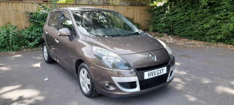 2011 Renault Scenic 1.5 Dci Dynamique Tomtom in Bronze — image 1