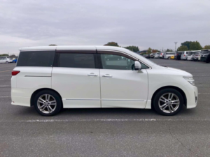 2010 Nissan Elgrand 2.5 Highway Star 5dr 7 Seats in White — image 4