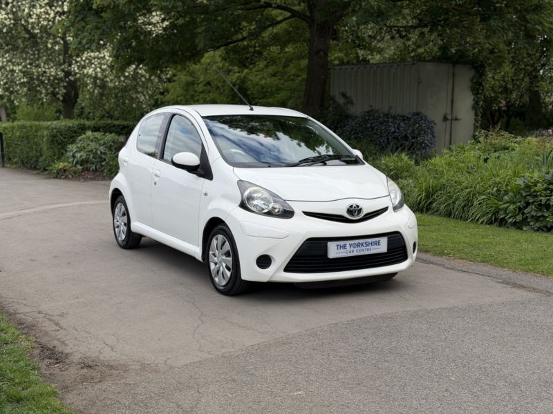 2014 Toyota Aygo 1.0 Vvt-I Move in White — image 1