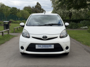 2014 Toyota Aygo 1.0 Vvt-I Move in White — image 2