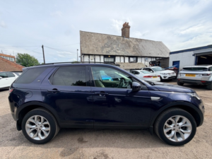 2017 Land Rover Discovery Sport Td4 Hse in Blue — image 2