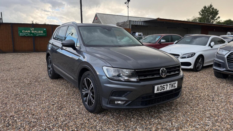 2017 Volkswagen Tiguan 2.0 Tdi Se Navigation Euro 6 (s/s) 5dr in Grey — image 1