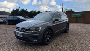 2017 Volkswagen Tiguan 2.0 Tdi Se Navigation Euro 6 (s/s) 5dr in Grey — image 3