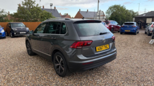 2017 Volkswagen Tiguan 2.0 Tdi Se Navigation Euro 6 (s/s) 5dr in Grey — image 4