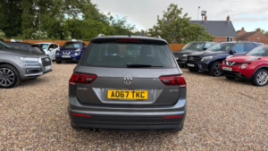2017 Volkswagen Tiguan 2.0 Tdi Se Navigation Euro 6 (s/s) 5dr in Grey — image 5