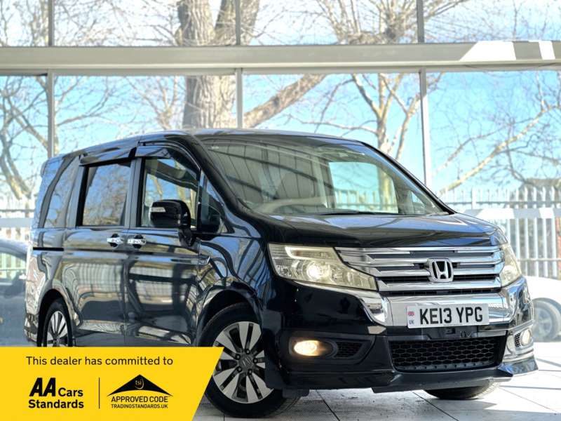 2013 Honda Stepwagon in Black — image 1