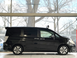 2013 Honda Stepwagon in Black — image 2