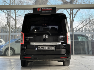 2013 Honda Stepwagon in Black — image 4