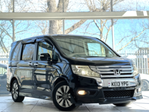 2013 Honda Stepwagon in Black — image 6