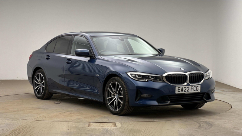 2022 BMW 3 Series 2.0 330e Sport Pro Saloon in Blue — image 1
